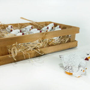 CHICKEN IN NEST 843823