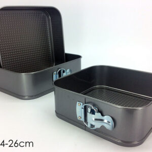 SET THREE OVEN CAKE TINS 136789